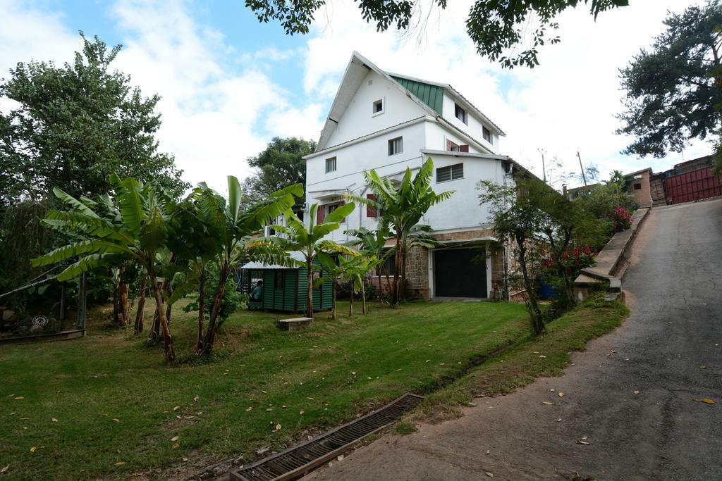 Hotel Chez Jeanne Antananarivo Exterior photo